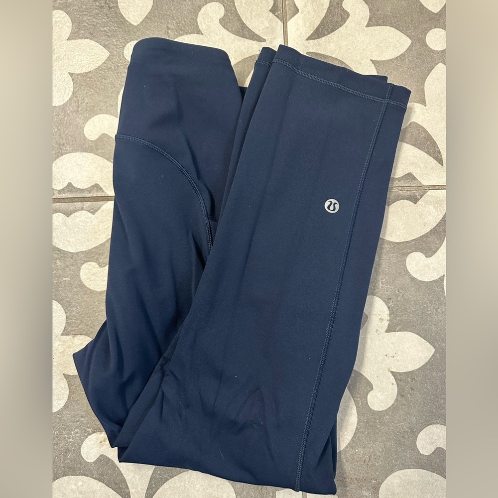 Lululemon speed up crop 21”
Size 6
EUC